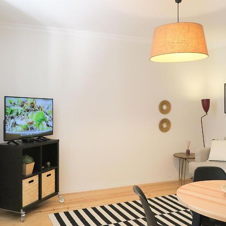 Historic Alfama Apt With Modern Style ลิสบอน ภายนอก รูปภาพ